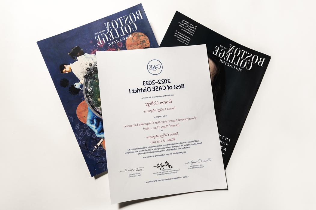 两本杂志的封面和一张获奖证书